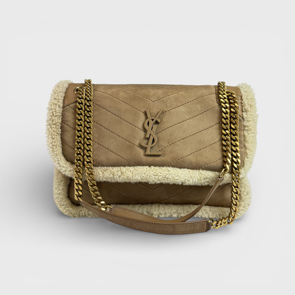 Yves Saint Laurent Niki Schultertasche mit Lammfell