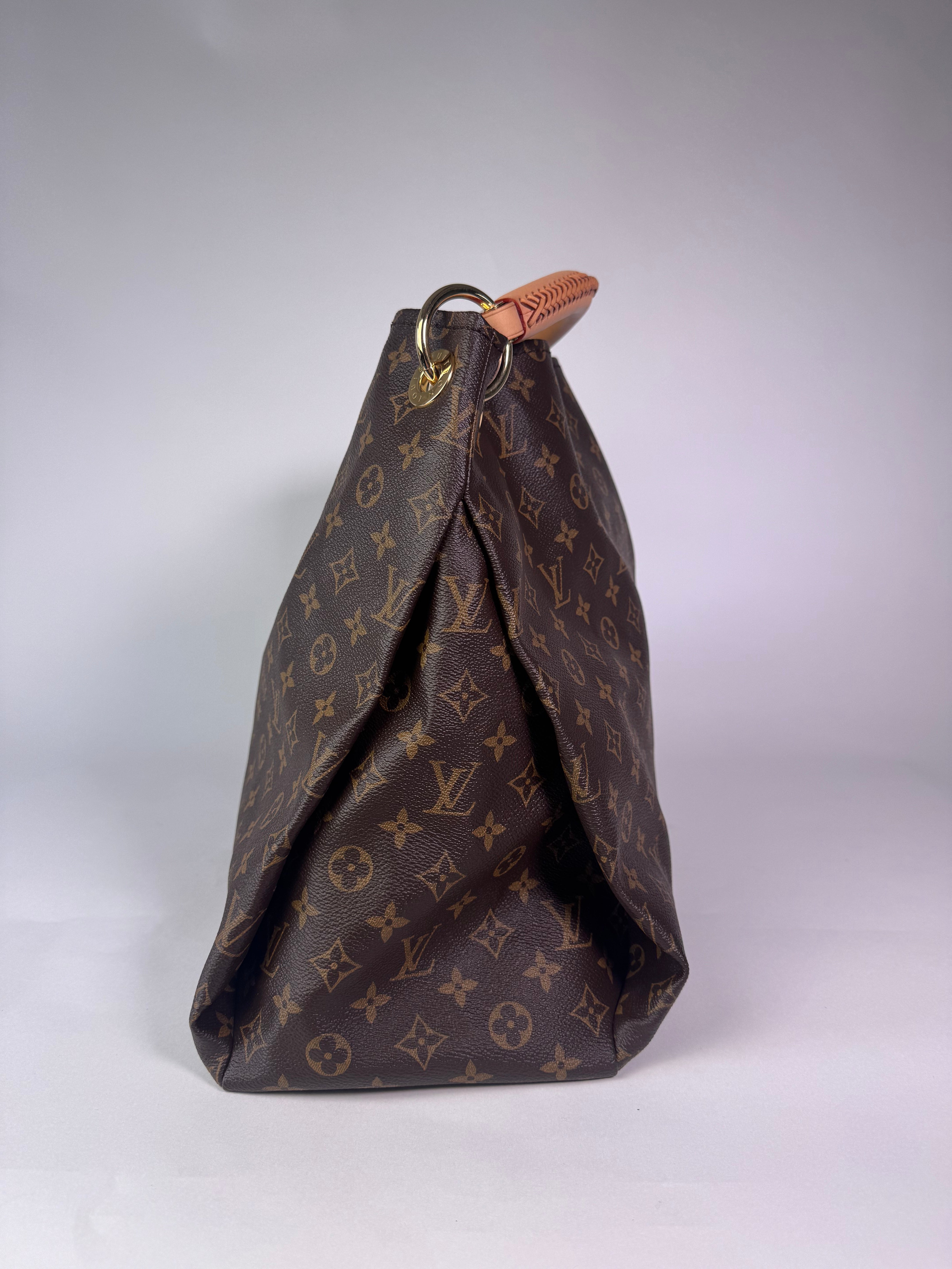 Louis Vuitton Artsy Monogram