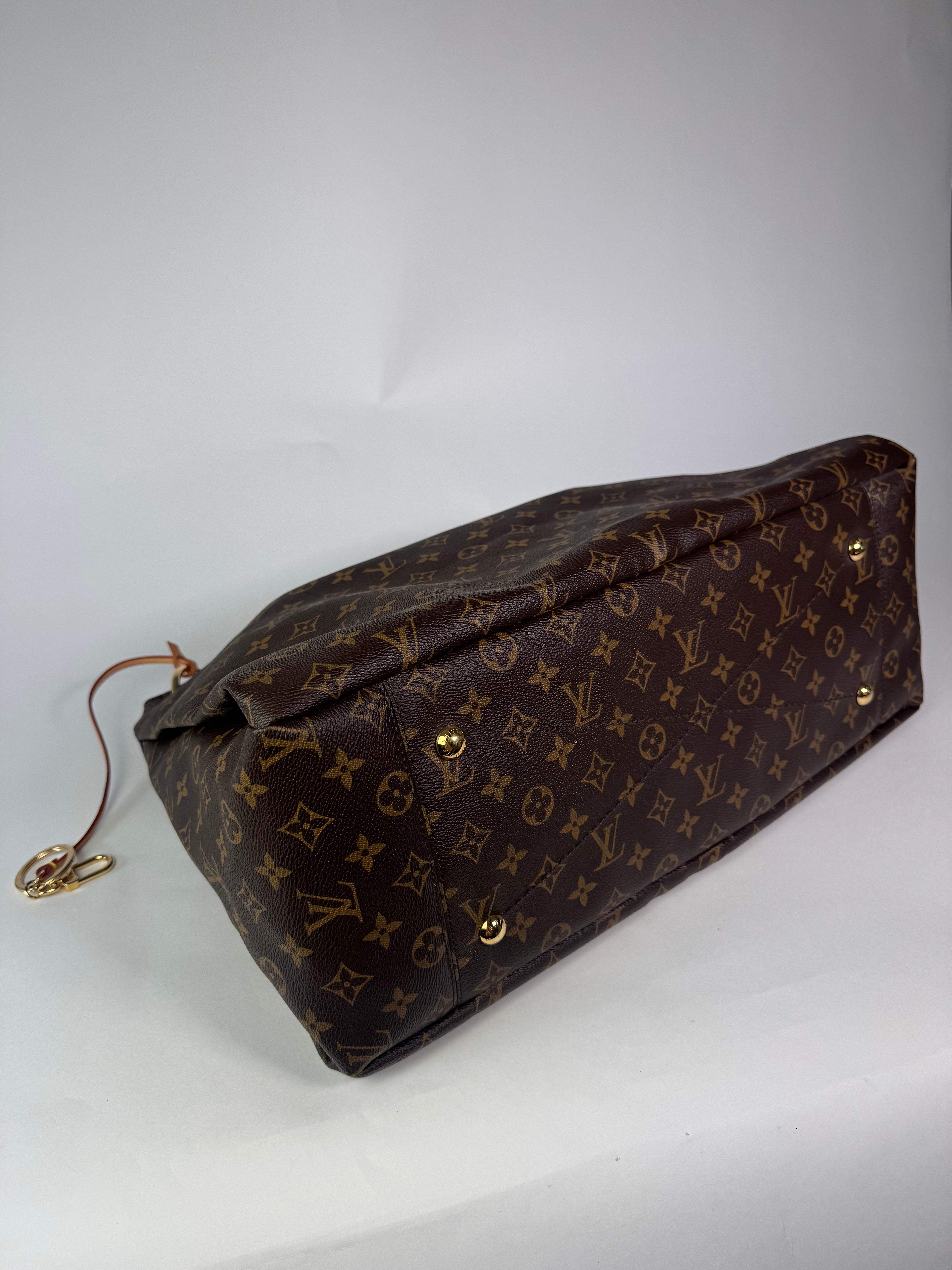 Louis Vuitton Artsy Monogram