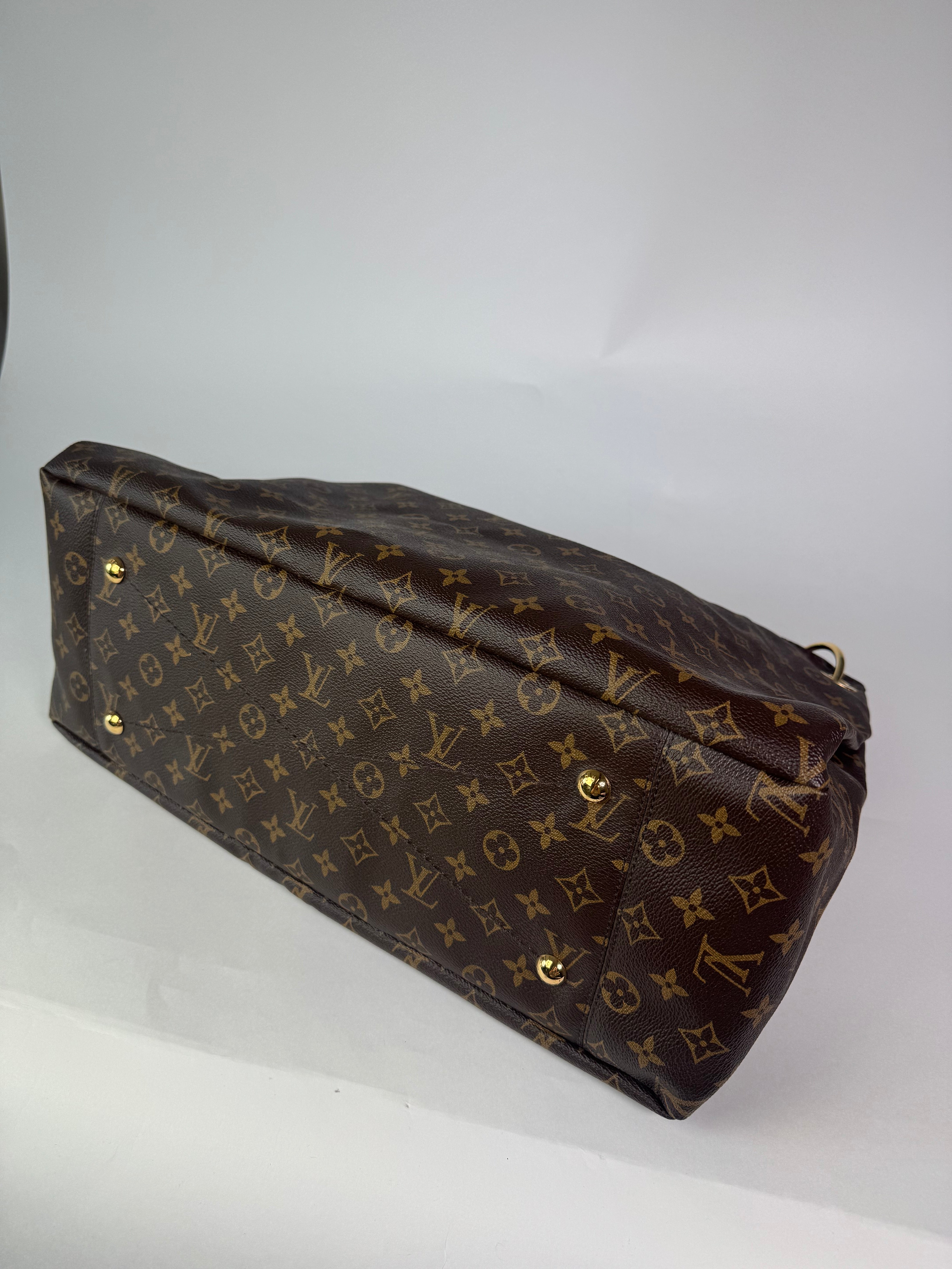 Louis Vuitton Artsy Monogram