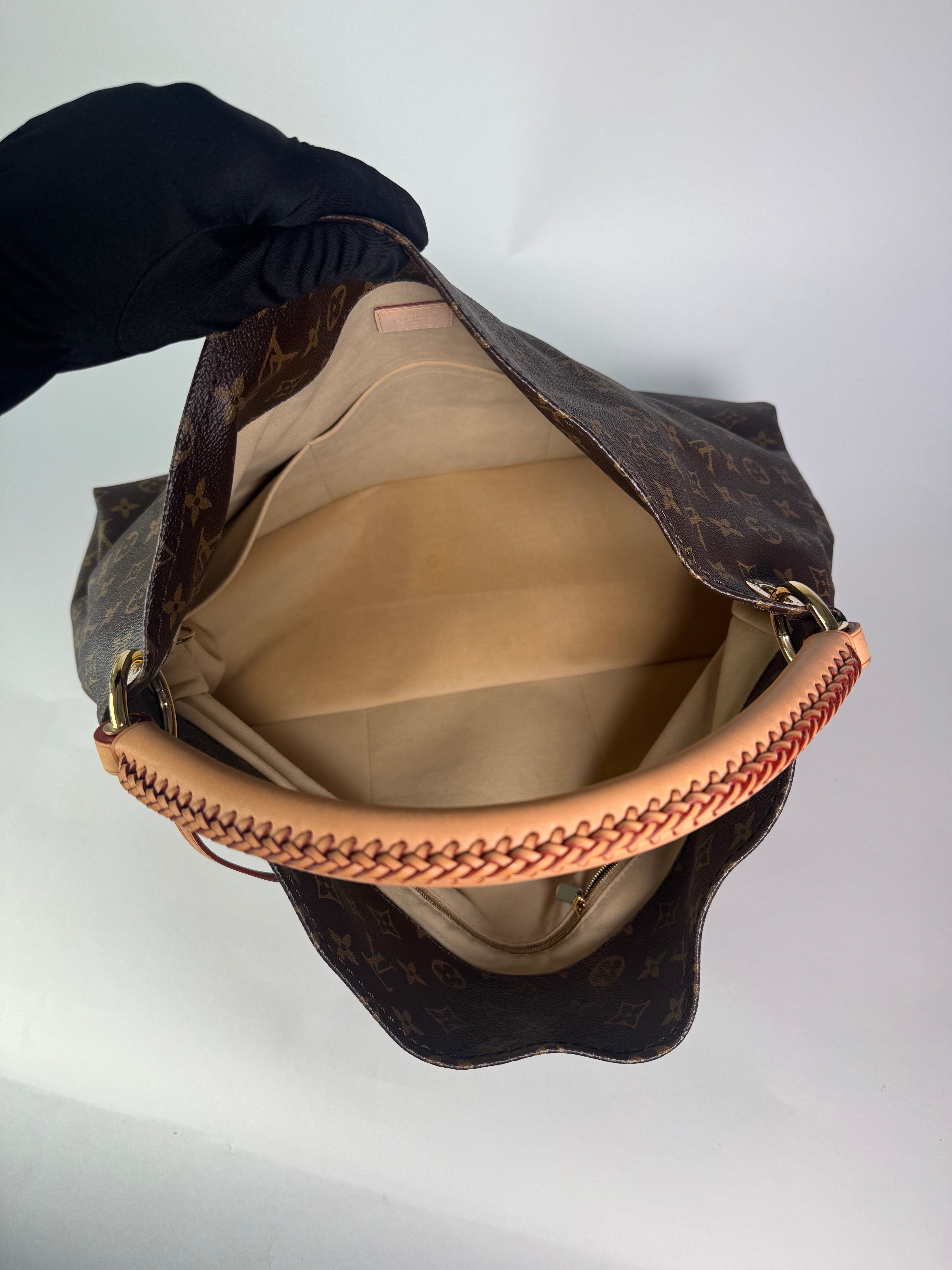 Louis Vuitton Artsy Monogram