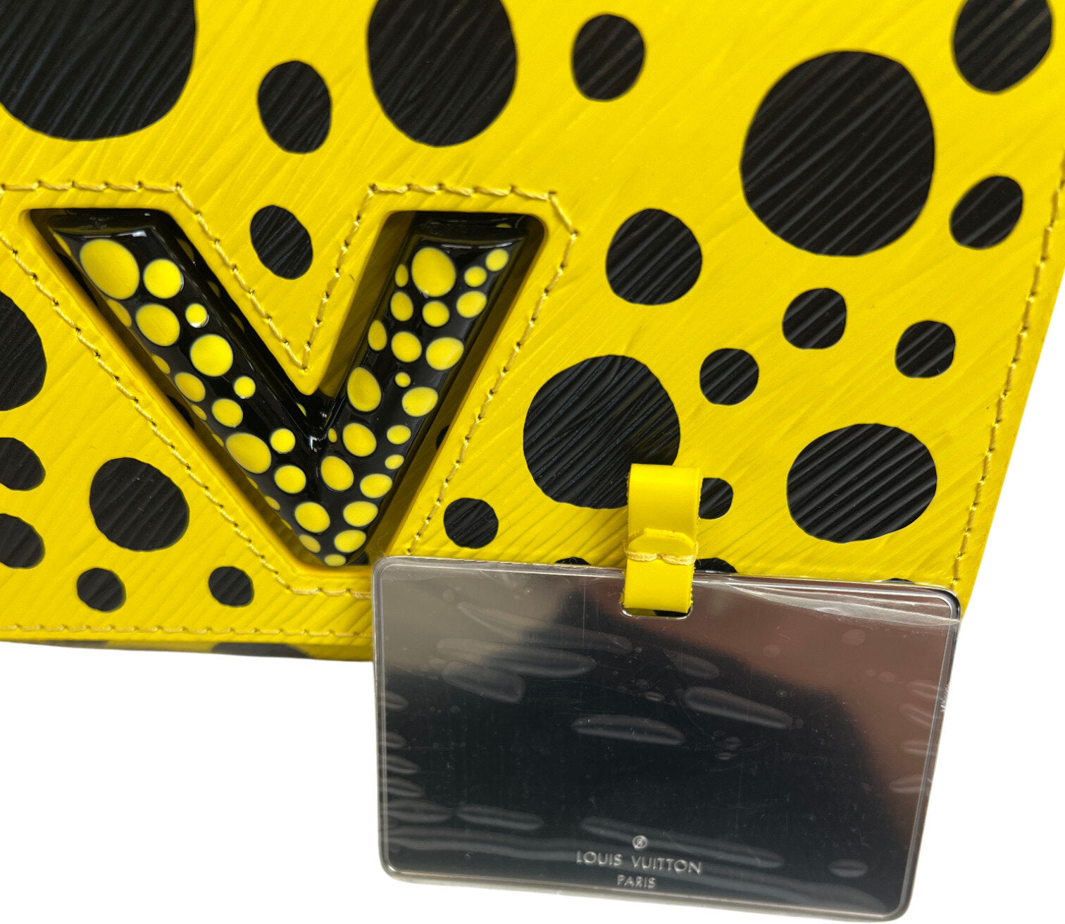 Louis Vuitton Twist PM Kusuma, M21695
