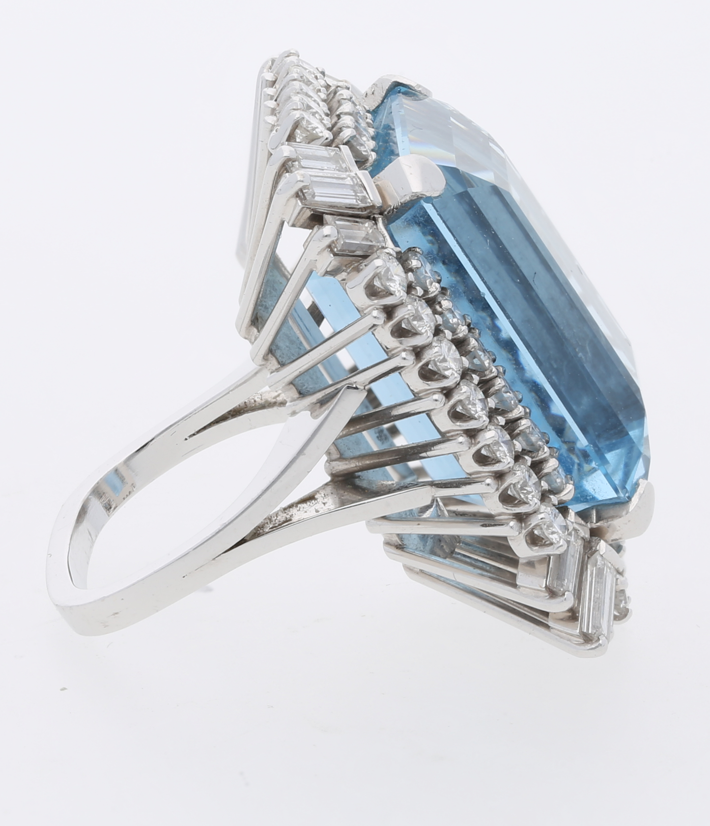 Aquamarin-Diamant-Ring