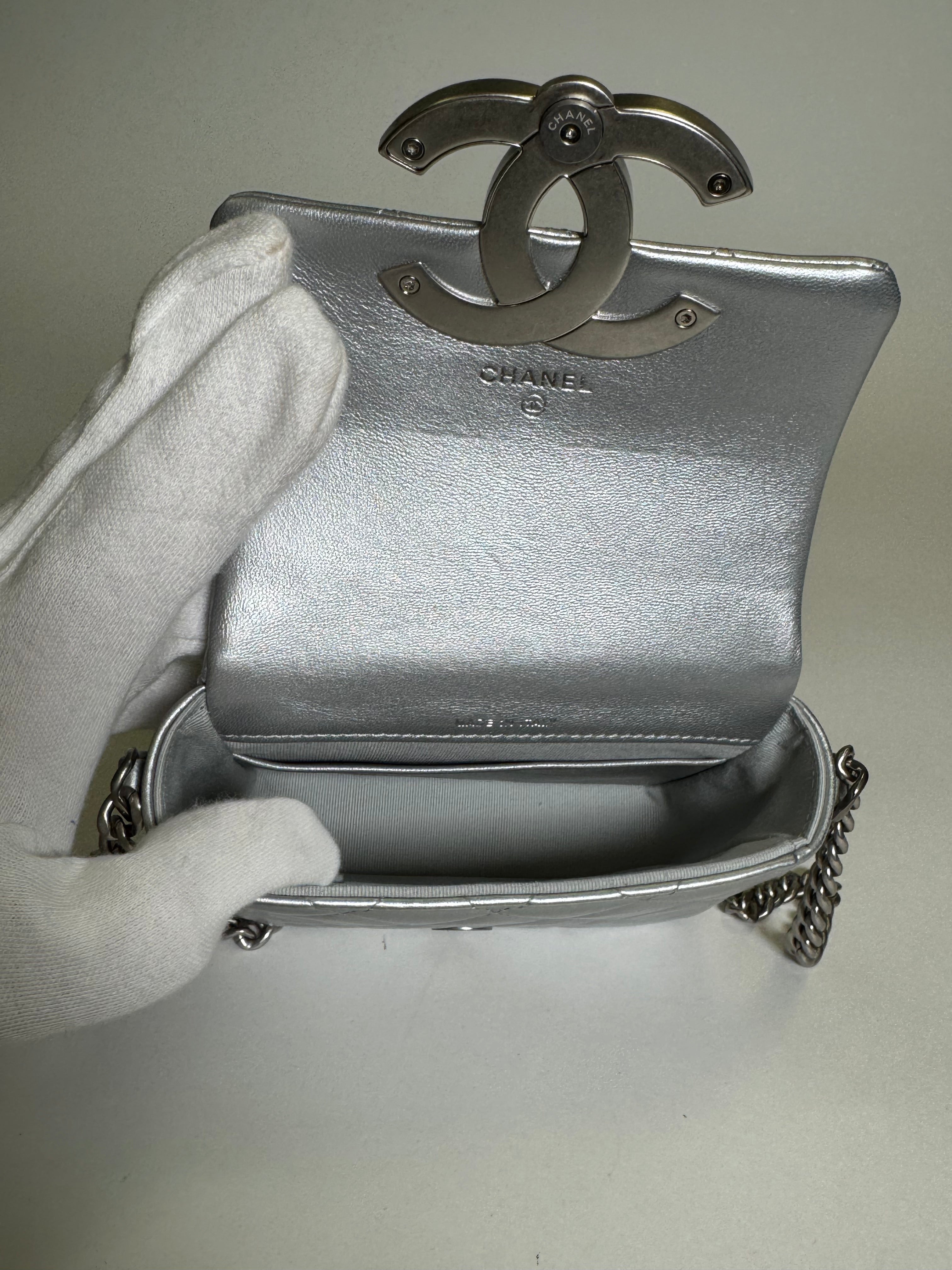 Chanel Filigree Wallet On Chain
