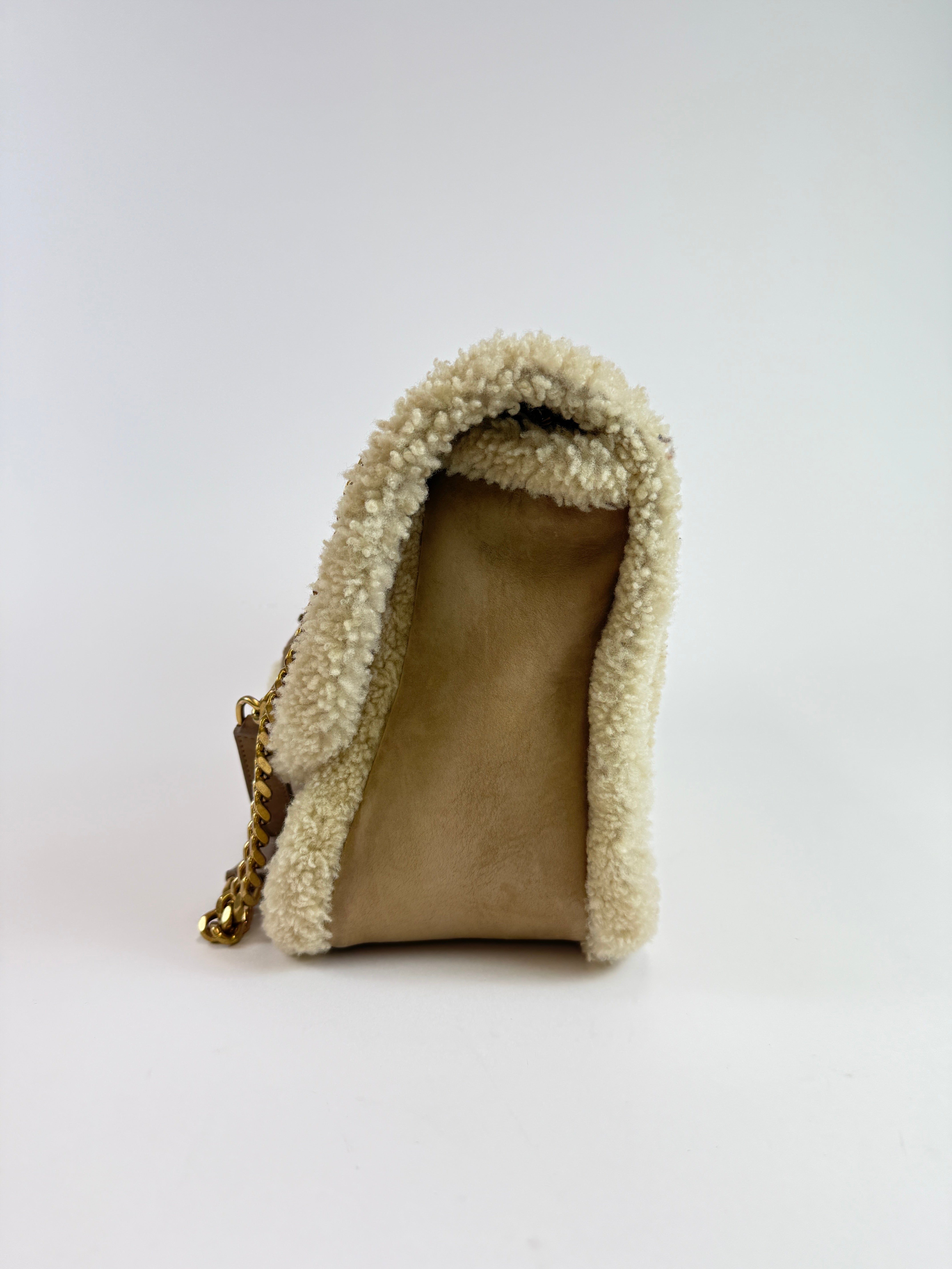 Yves Saint Laurent Niki Schultertasche mit Lammfell
