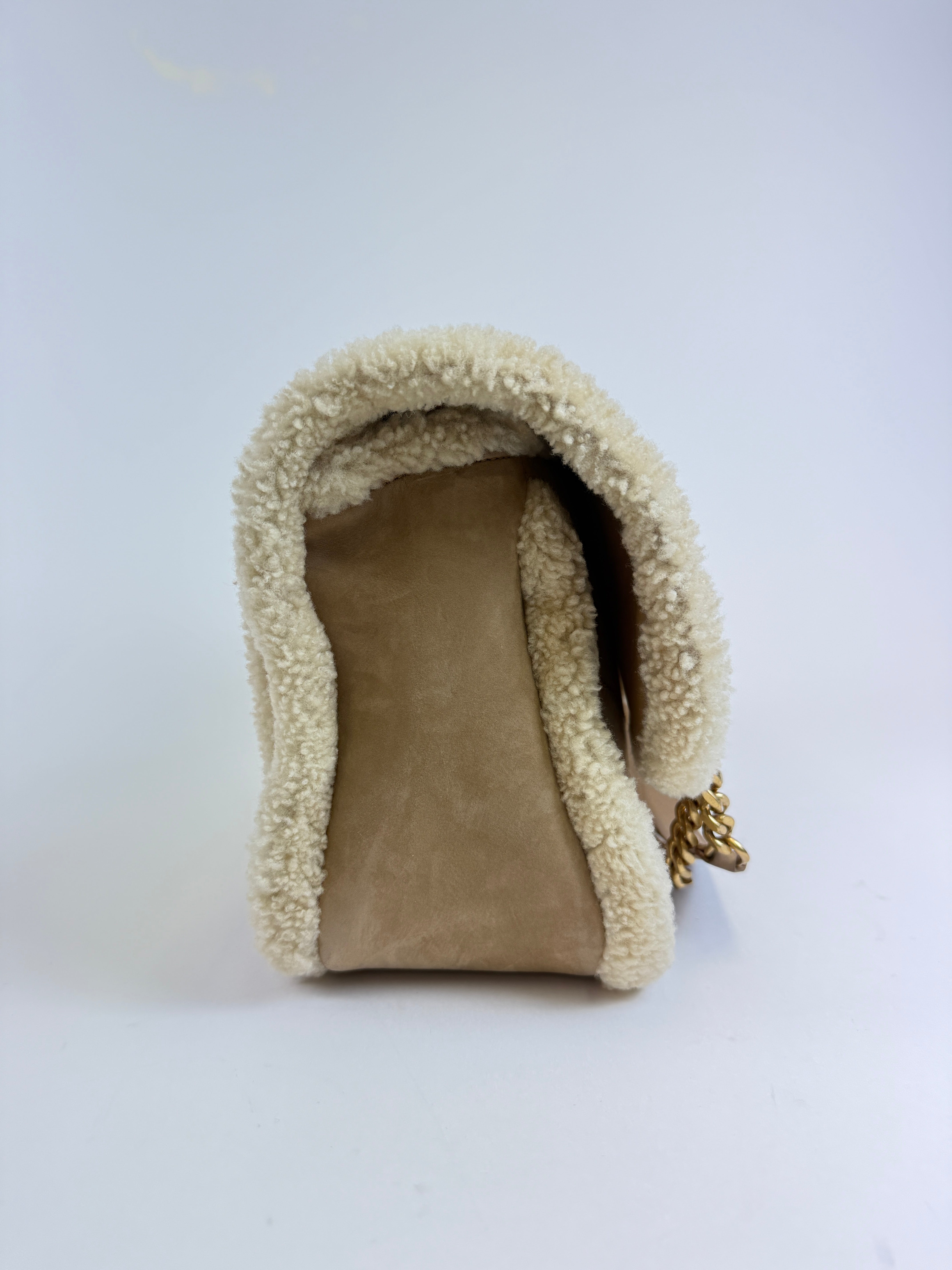 Yves Saint Laurent Niki Schultertasche mit Lammfell