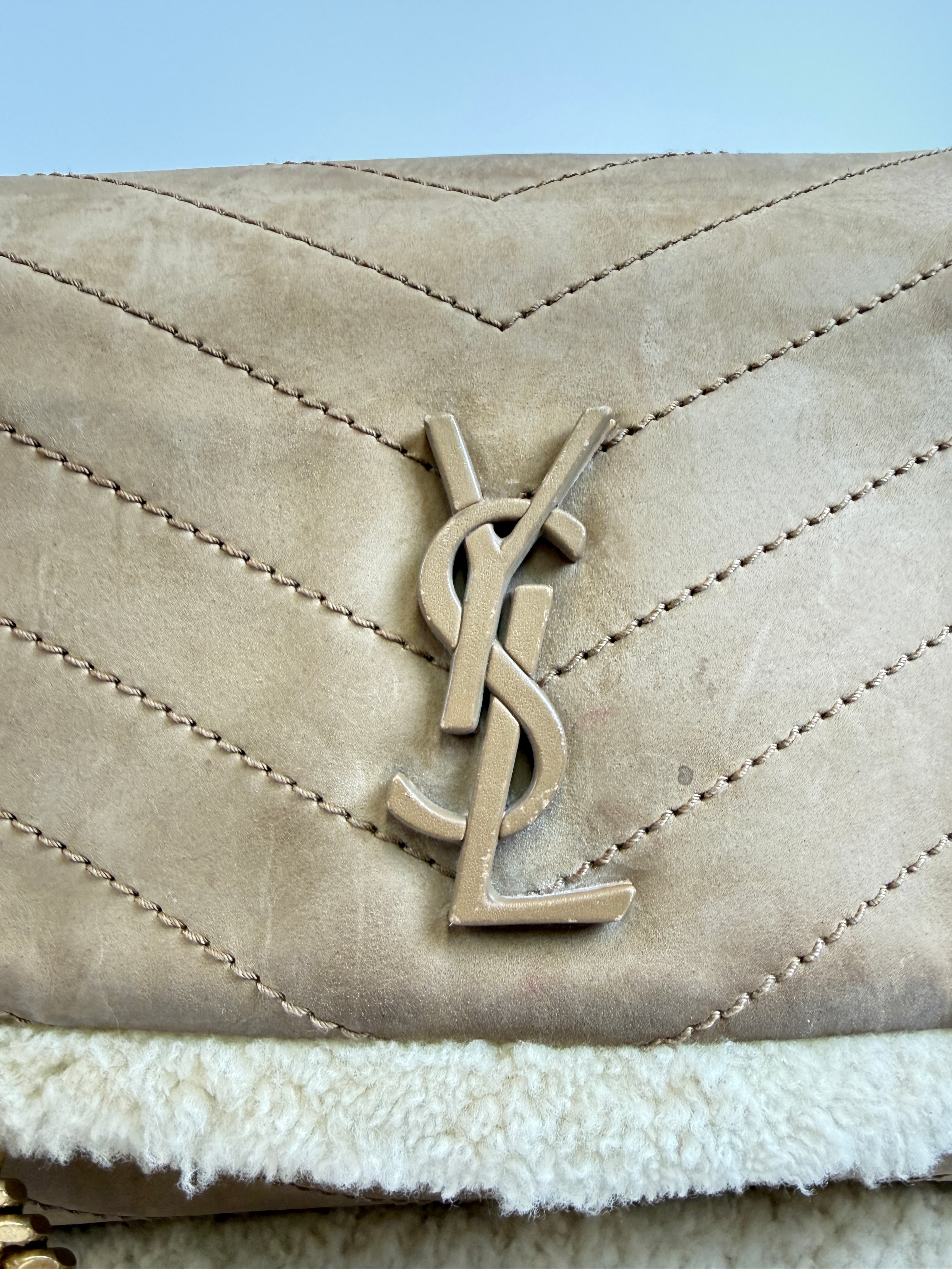 Yves Saint Laurent Niki Schultertasche mit Lammfell
