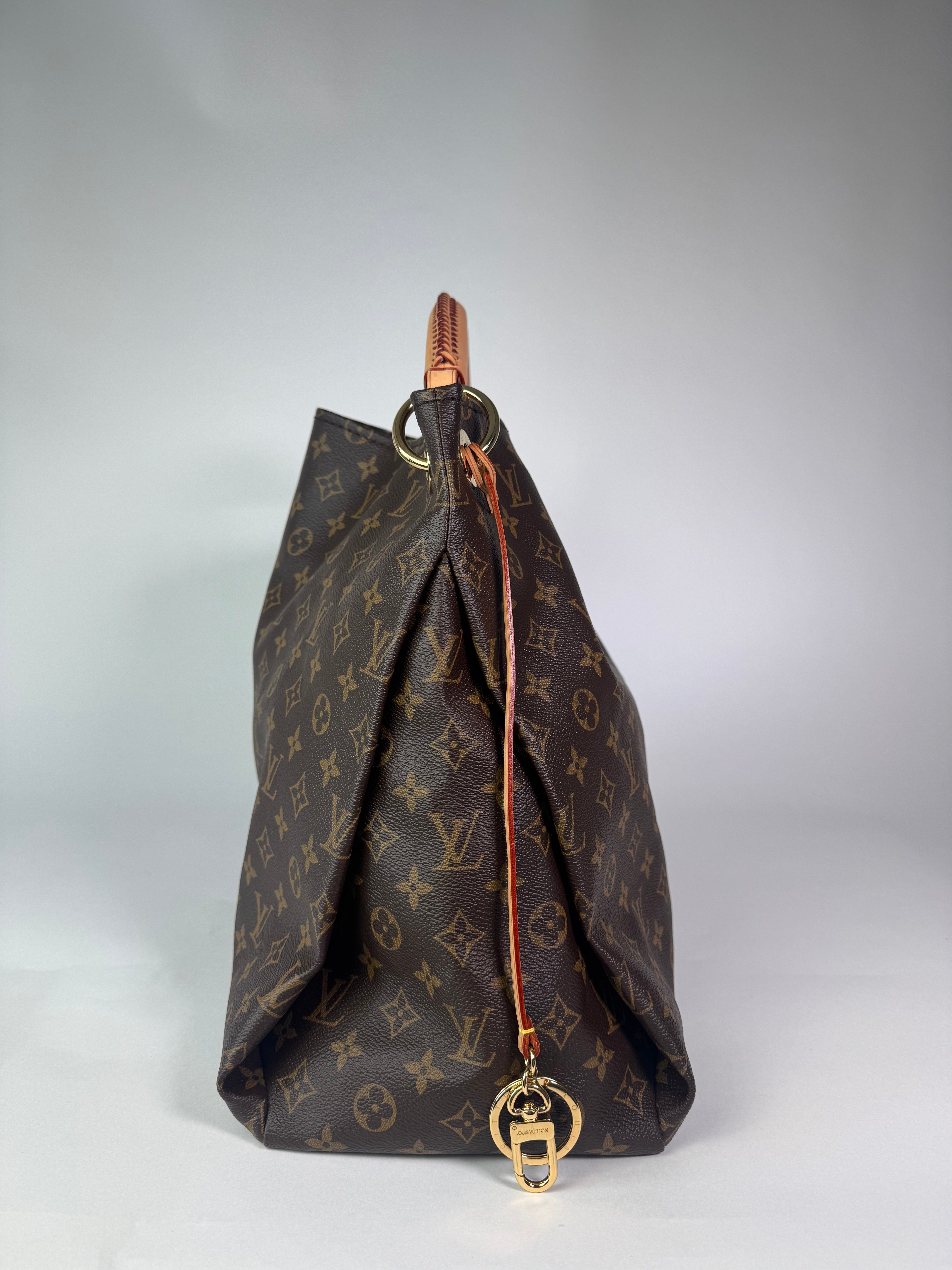 Louis Vuitton Artsy Monogram