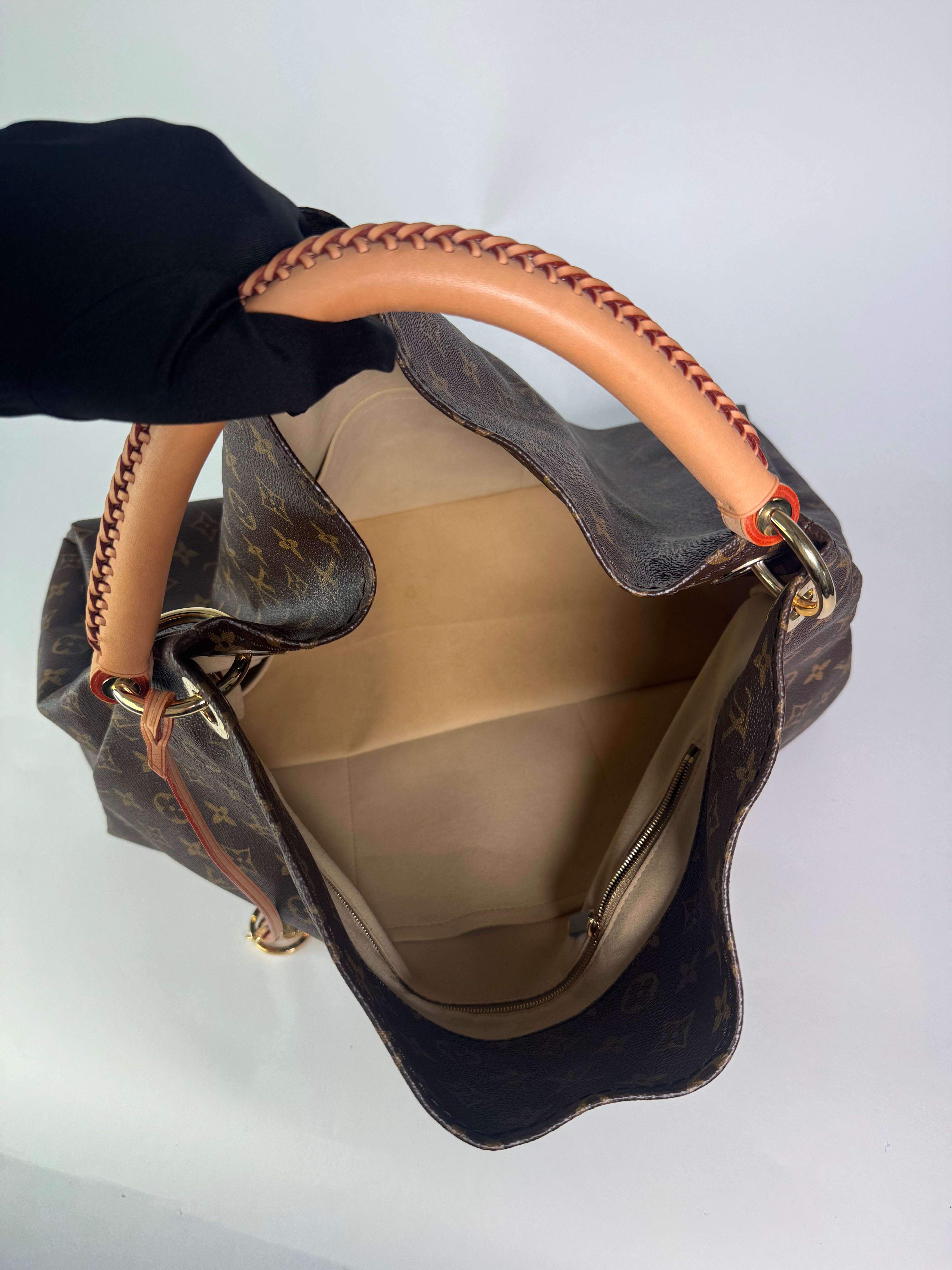 Louis Vuitton Artsy Monogram