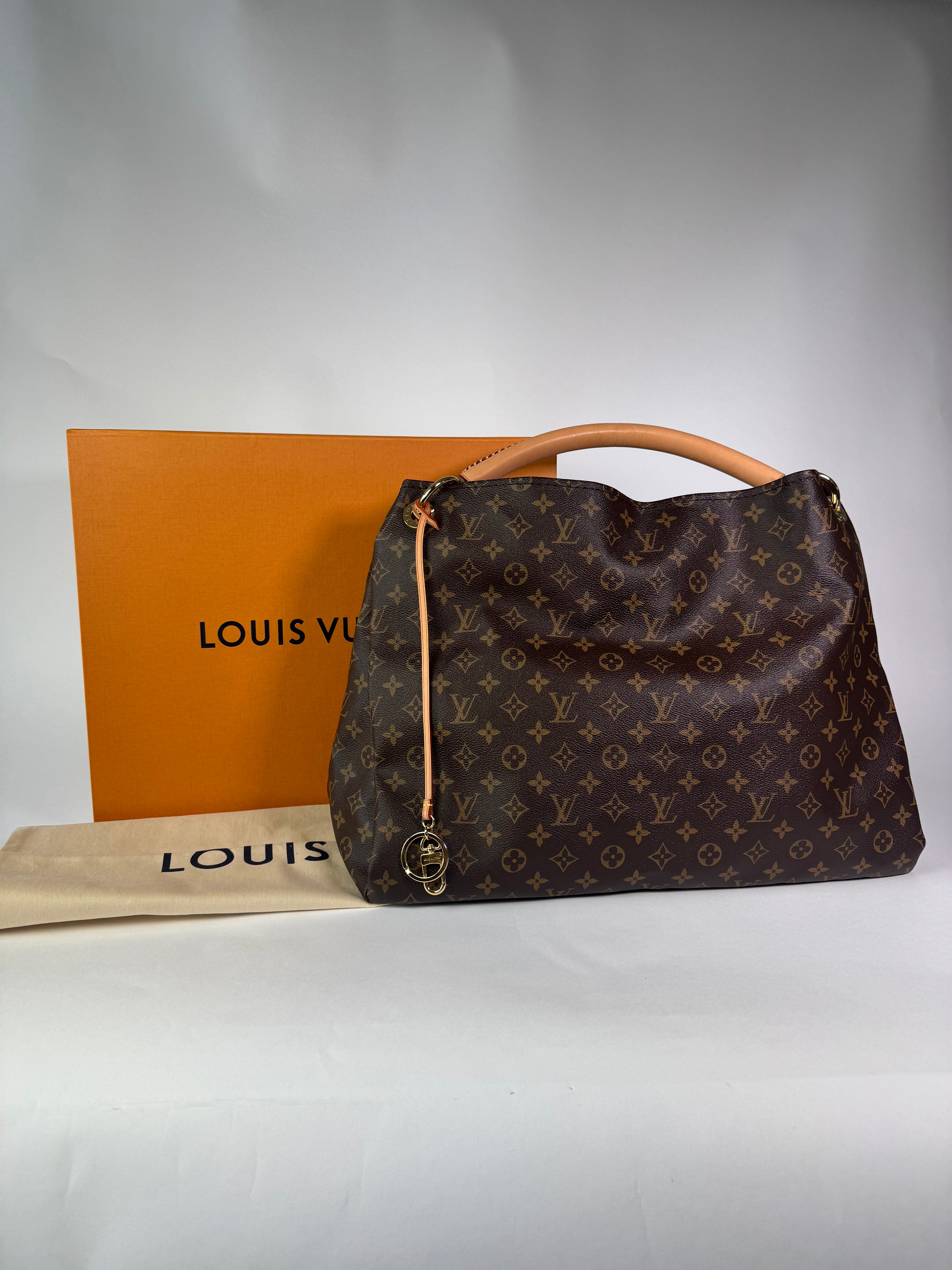 Louis Vuitton Artsy Monogram